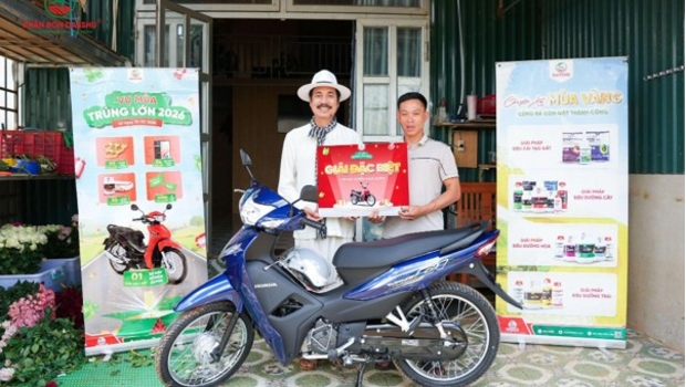 Nhà nông Lâm Đồng bất ngờ nhận xe máy, vàng từ Dasshu